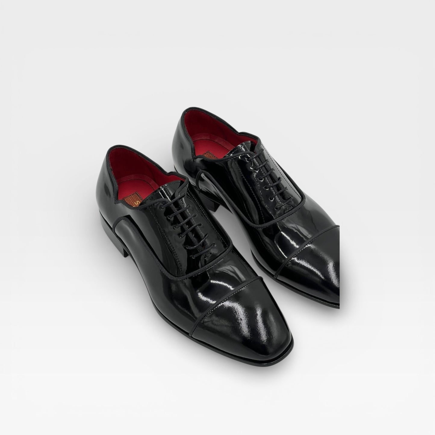 Siyah Rugan Kırmızı Kösele Taban Bağcıklı Erkek Ayakkabı